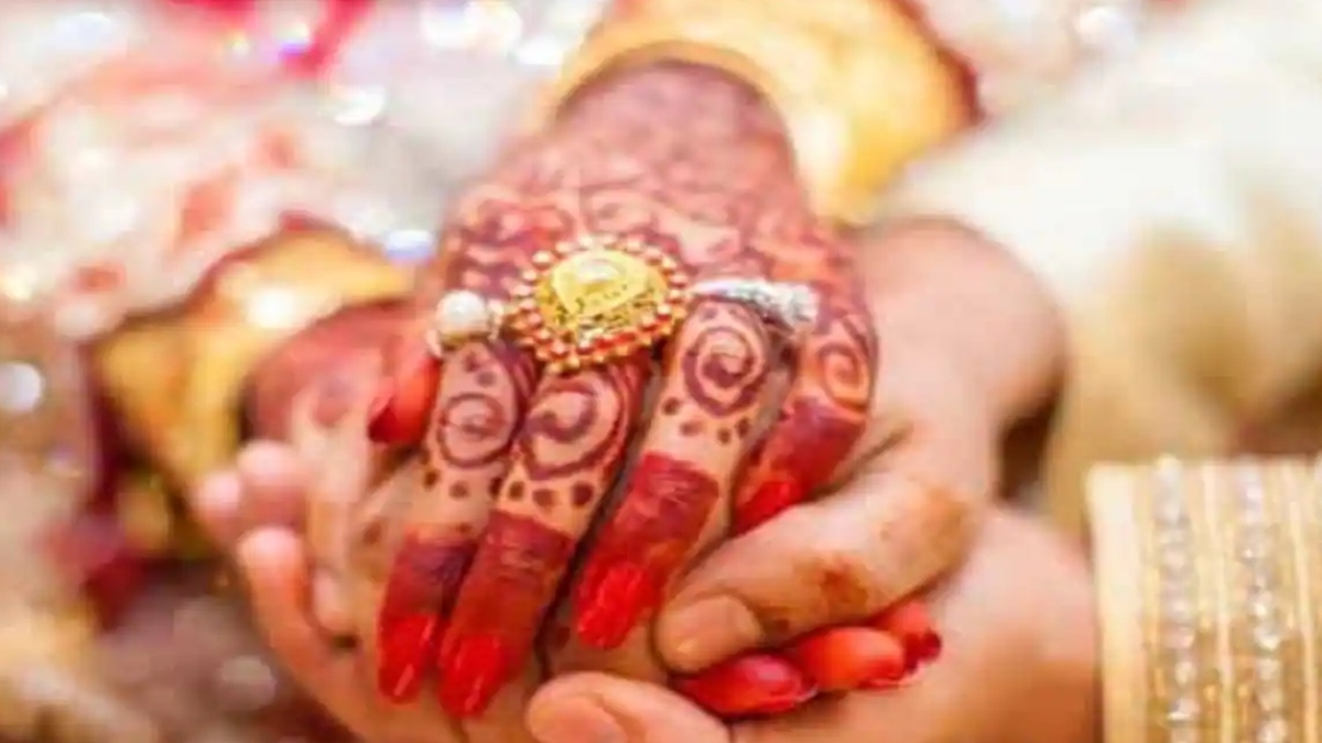 oh my god married 46 years old teacher marry with minor 15 years old police arrested । हाय राम! ऐसा इश्क-46 साल के टीचर ने 15 साल की छात्रा से रचा ली शादी, फिर जो हुआ… oh my god married 46 years old teacher marry with minor 15 years old police arrested । हाय राम! ऐसा इश्क-46 साल के टीचर ने 15 साल की छात्रा से रचा ली शादी, फिर जो हुआ…