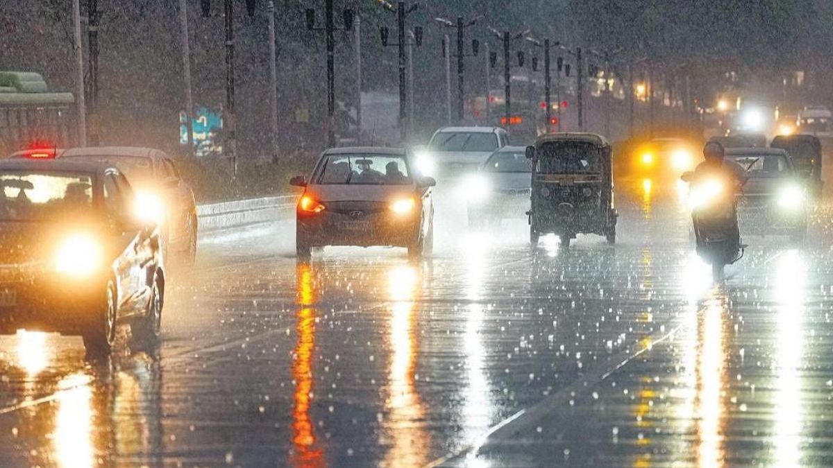 दिल्ली-एनसीआर में बरसे बदरा, कम हुआ प्रदूषण और बढ़ी ठंड, फ्लाइट्स का बदला रास्ता