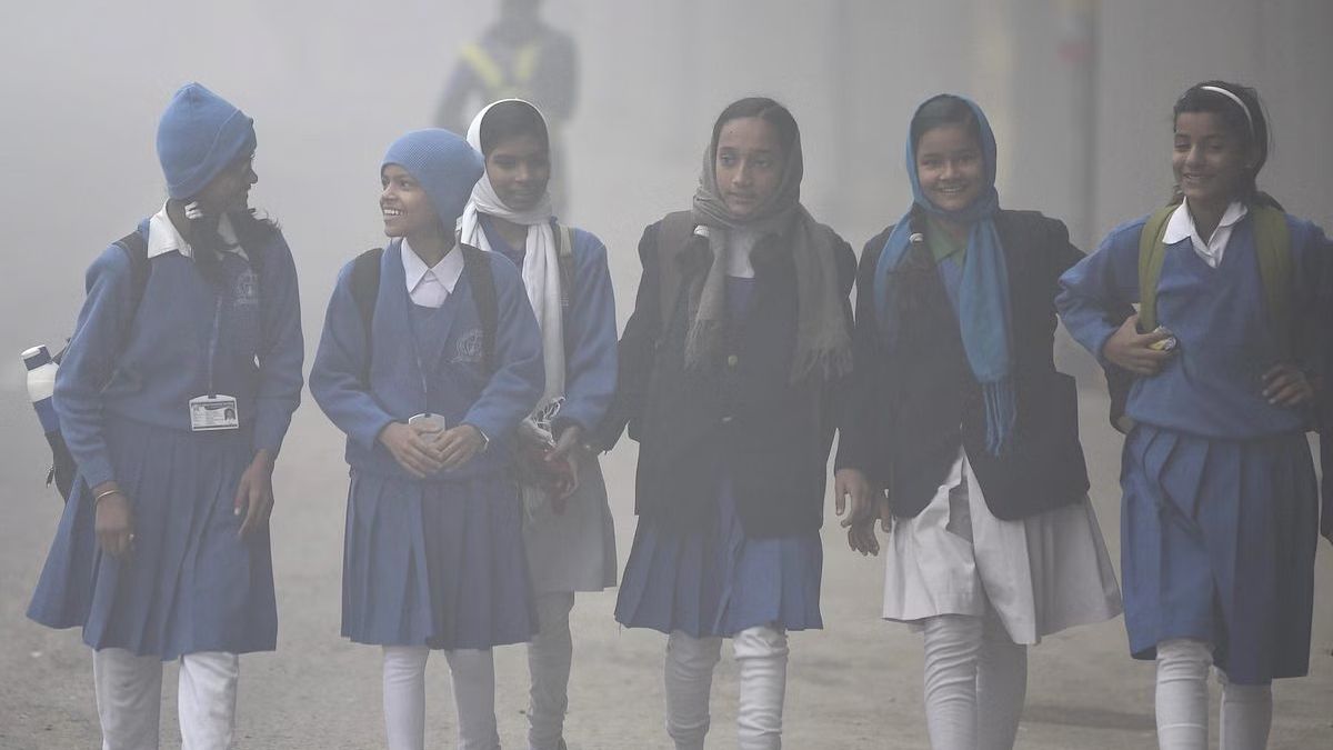 Jammu Kashmir schools Timings changed due to winter know the new Schedule । सर्दियों के कारण इस राज्य में बदल गई स्कूलों की टाइमिंग, यहां जानें समय