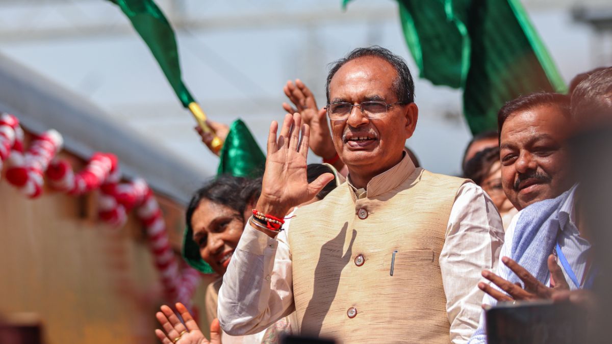 Kamal Nath and Digvijay Singh are like Shyam and Chhenu from mere apne film says cm shivraj singh । शिवराज बोले- शोले के जय-वीरू नहीं, ‘श्याम’ और ‘छेनू’ की तरह हैं कमलनाथ और दिग्विजय