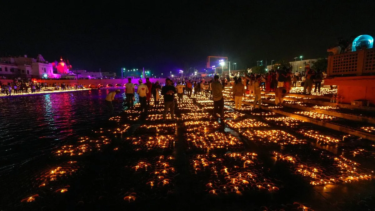 अयोध्या: राम की पैड़ी पर एक साथ जले 22 लाख 23 हजार दीए - India TV Hindi