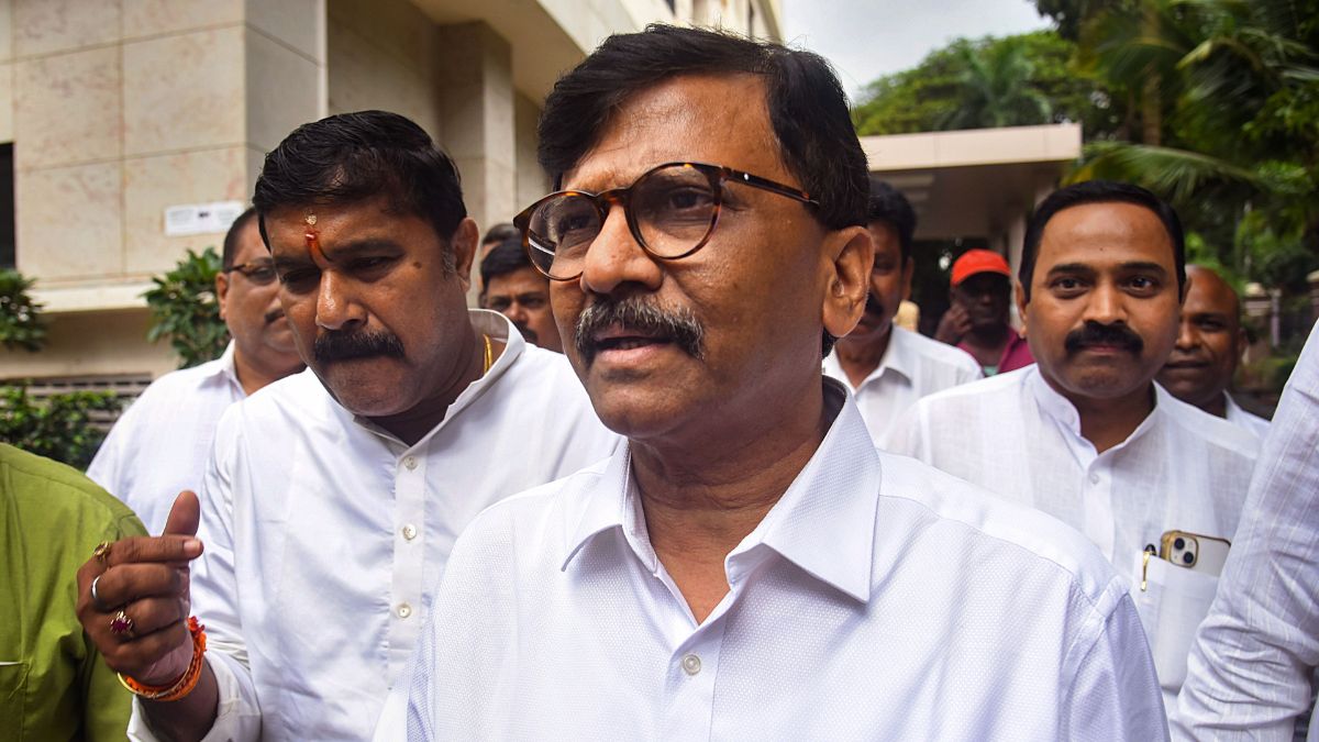Maharashtra CM Eknath Shinde did not invite Uddhav group in the all-party meeting| सर्वदलीय बैठक में नहीं बुलाए जाने पर भड़के संजय राउत, महाराष्ट्र सरकार पर तंज कसते हुए कह दी यह बड़ी बात