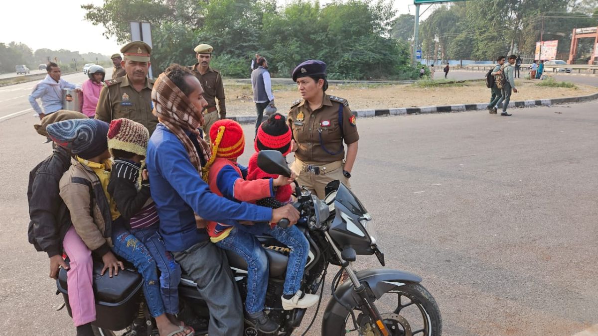 A man was seen going on a bike with 5 children, the police started laughing after hearing reason| कमाल है! 1-2 नहीं 5 बच्चे लेकर बाइक पर जाता दिखा शख्स, पूछने पर बताया ऐसा कारण कि पुलिस भी हंसने लगी