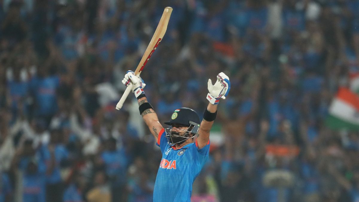 Virat Kohli 49th ODI century in India vs South ODI World Cup match | विराट कोहली का 49वां वनडे शतक, अब सचिन को पीछे छोड़ने से एक कदम दूर