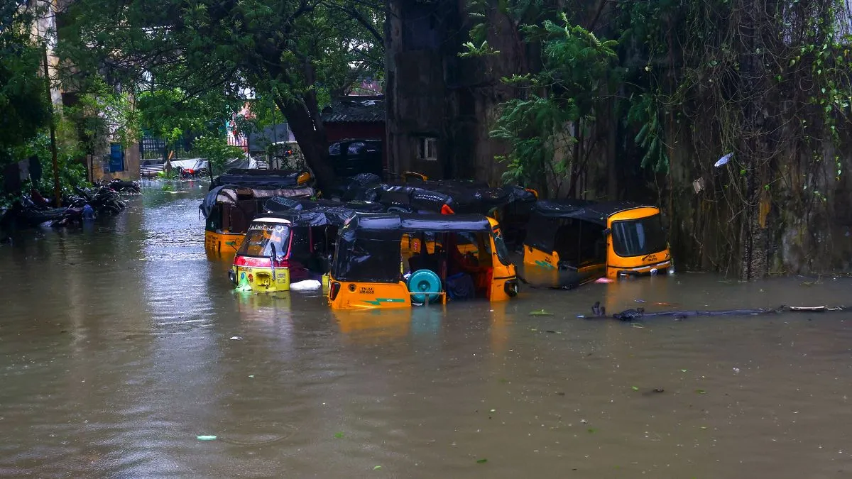 Video: चेन्नई में ‘मिगजॉम' तूफ़ान का कहर, सड़कों पर बह रही कारें, एयरपोर्ट पर भरा पानी चेन्नई में ‘मिगजॉम' तूफ़ान का कहर- India TV Hindi
