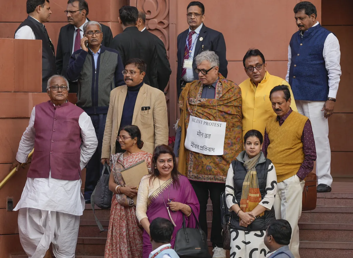 Parliament Winter Session : संसद में भारी हंगामा, लोकसभा-राज्यसभा सोमवार तक स्थगित Parliament- India TV Hindi