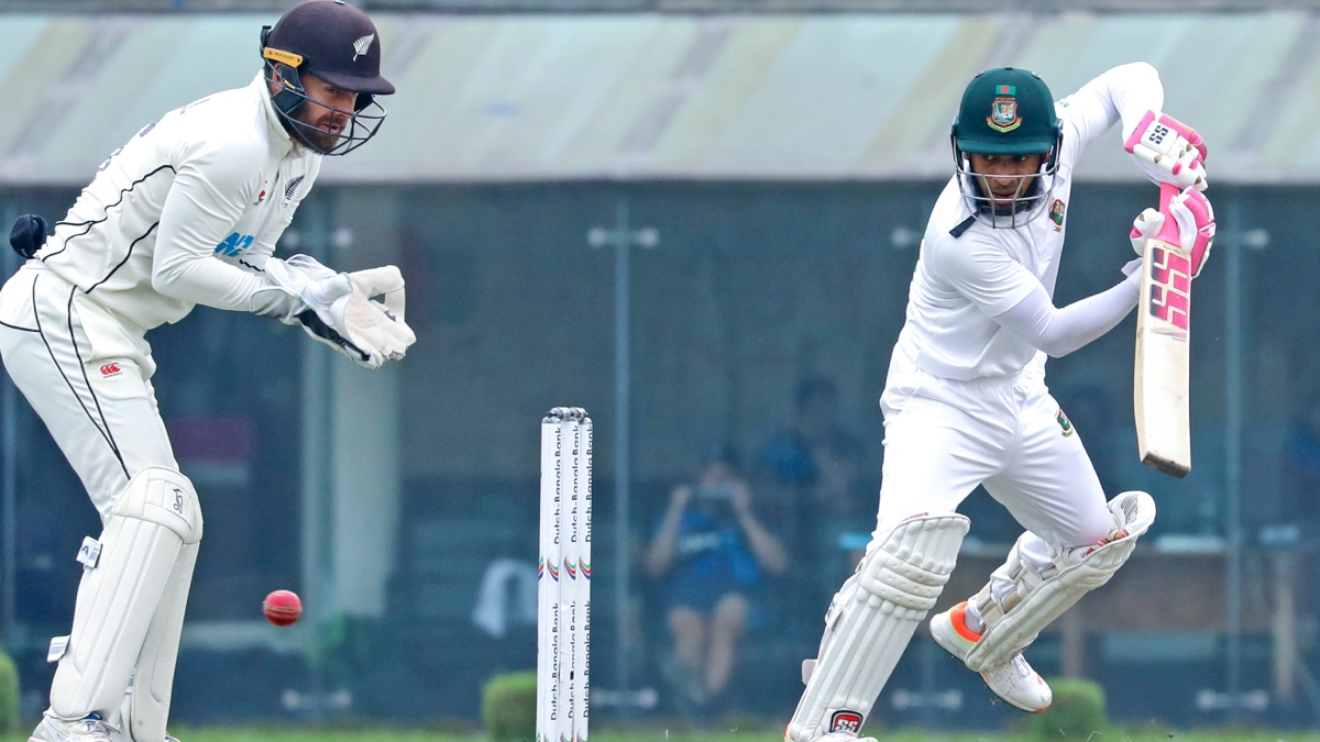 Mushfiqur Rahim got caught badly in showing cleverness, became the first Bangladesh player to be out like this in a test