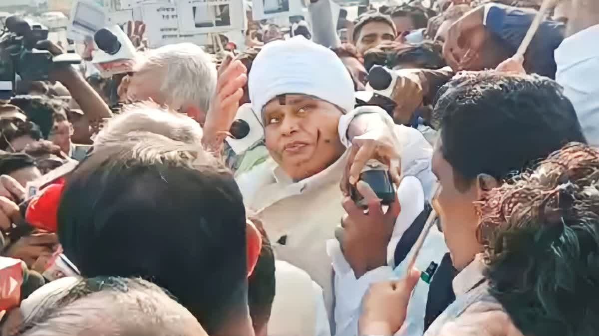 congress mla phool singh baraiya munh kala digvijaya singh । अपना मुंह काला करने राजभवन जा रहे थे कांग्रेस MLA फूल सिंह बरैया, दिग्विजय सिंह ने रोका