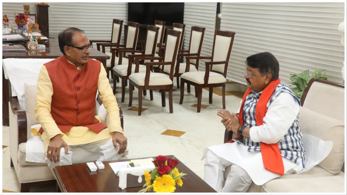 लाडली बहनों के जरिए पहले दिल्ली को दिया संदेश, फिर कैलाश विजयवर्गीय से सीएम शिवराज ने की मुलाकात । cm shivraj singh chouhan gave message to delhi through laadli bahna then CM Shivraj met Kailash Vijay