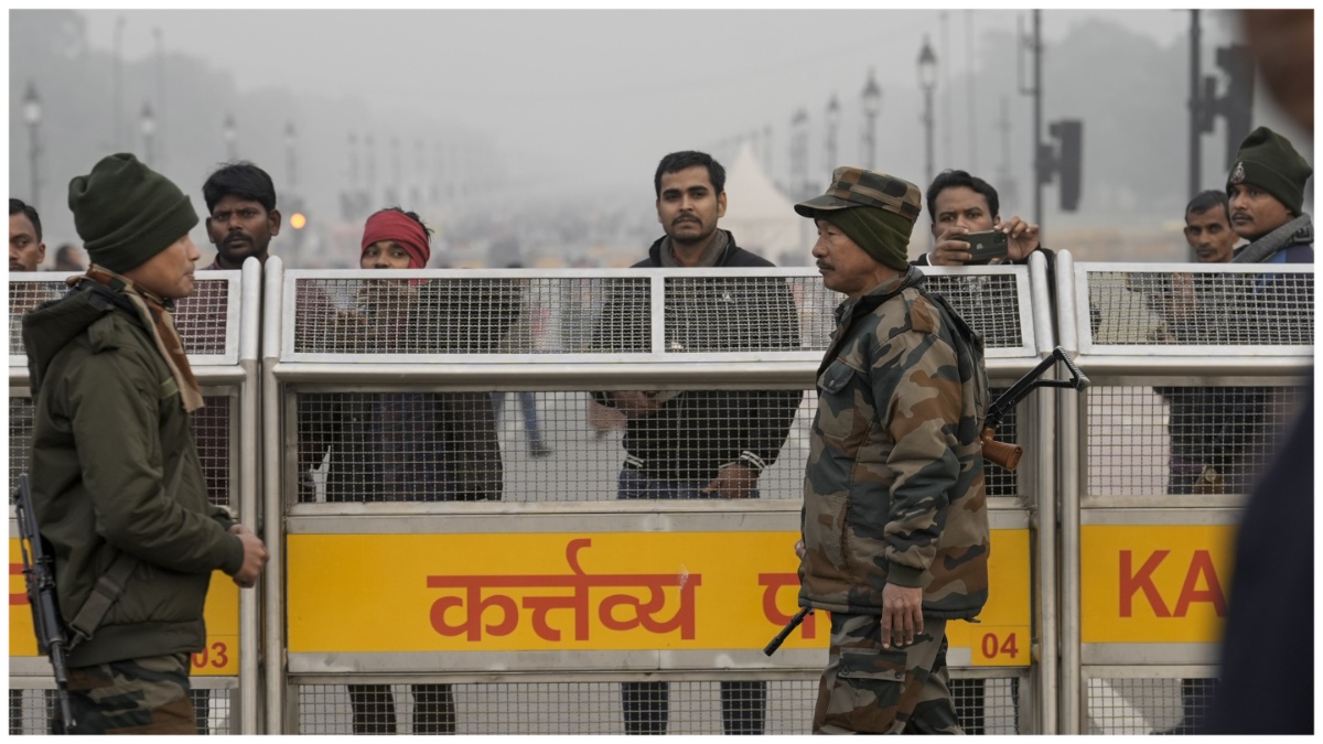 दिल्ली में मनाएं न्यू ईयर लेकिन संभल के, चप्पे-चप्पे पर तैनात है 10 हजार पुलिस कर्मी, रहें सावधान