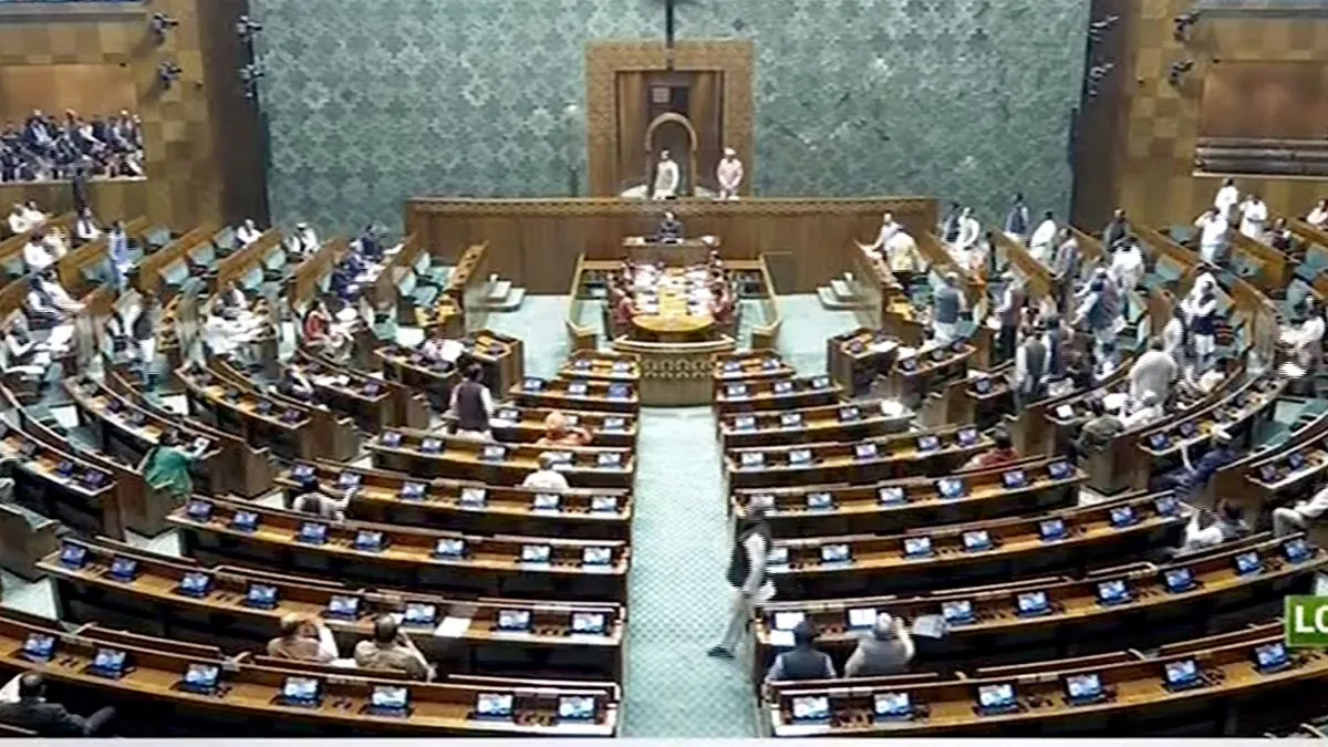 Parliament Winter Session Live| कैश फॉर क्वेरी मामला: महुआ मोइत्रा की लोकसभा सदस्यता खत्म लोकसभा- India TV Hindi
