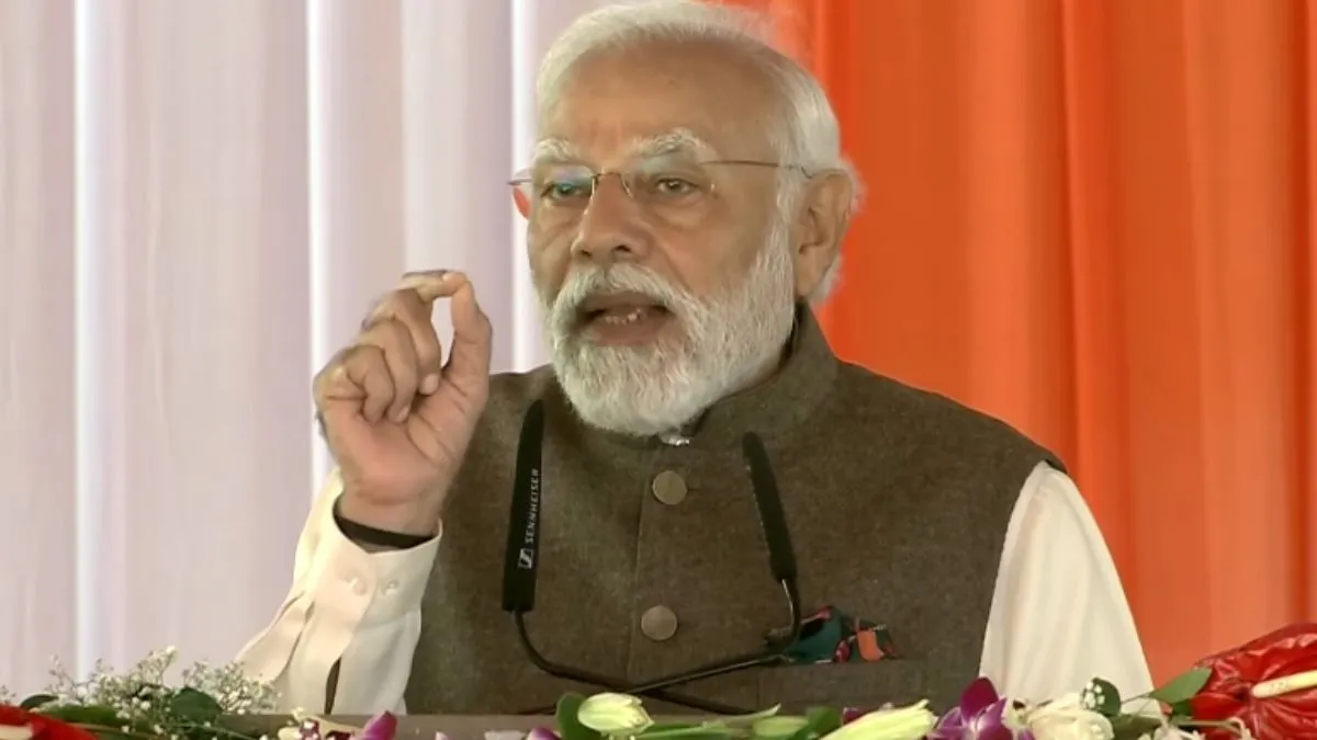 पीएम मोदी ने वाराणसी में किया स्वर्वेद महामंदिर का उद्घाटन, कहा-'गुलामी की सोच से आजाद हो रहा भारत' प्रधानमंत्री नरेंद्र मोदी- India TV Hindi