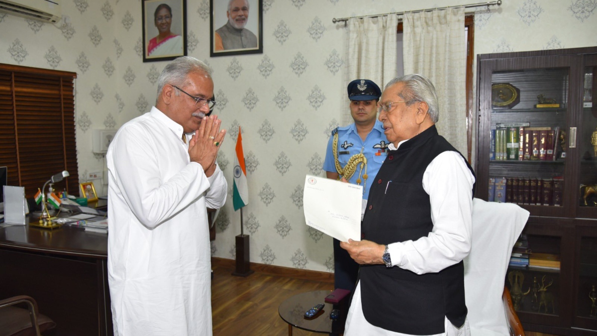 Chhattisgarh Election Result: भूपेश बघेल ने राज्यपाल को सौंपा इस्तीफा, हार पर दिया पहला बयान । Chhattisgarh assembly Election Result bhupesh baghel gives his resignation to governor talks on loss Chhattisgarh Election Result: भूपेश बघेल ने राज्यपाल को सौंपा इस्तीफा, हार पर दिया पहला बयान । Chhattisgarh assembly Election Result bhupesh baghel gives his resignation to governor talks on loss