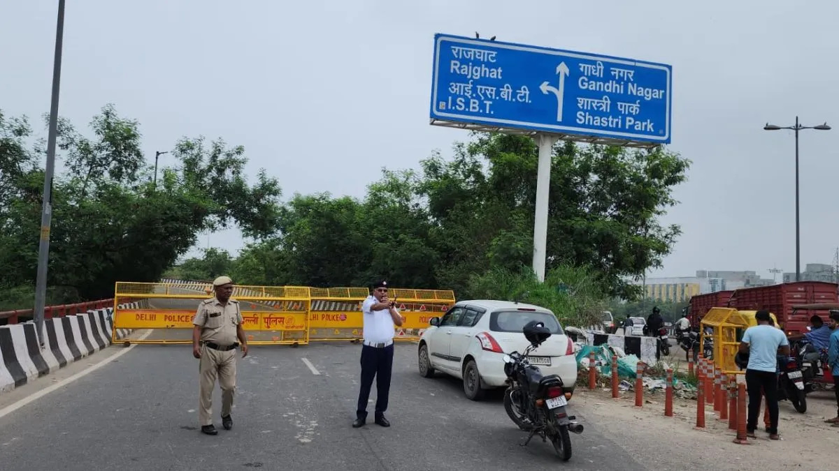 दिल्ली में नया साल मनाने जाएं तो गाड़ी कहां पार्क करें, किस रोड पर होगा डायवर्जन? जानें सब कुछ दिल्ली में ट्रैफिक एडवाइजरी जारी- India TV Hindi