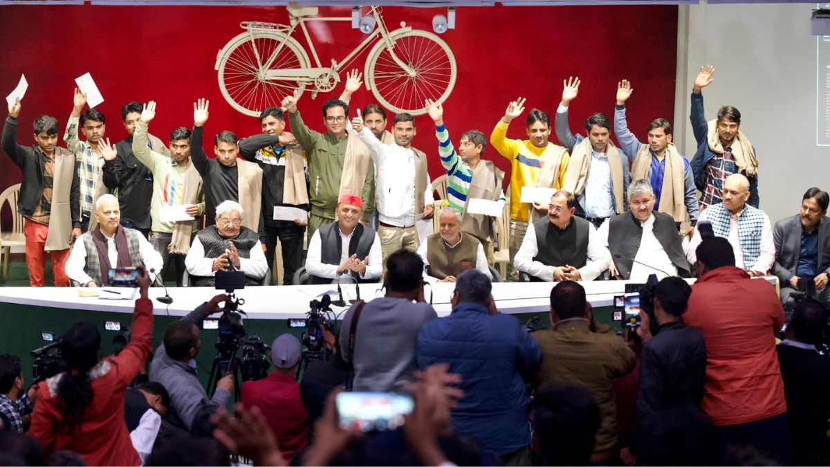 अखिलेश यादव ने रैट माइनर्स को किया सम्मानित, सरकार से की ये अपील । akhilesh yadav honored rat miners in lucknow