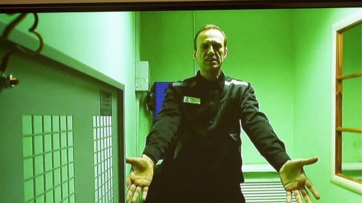 World shaking news from Russia claim Putin rival Navalny taken from jail to unknown place/रूस से आ रही दुनिया को हिला देने वाली खबर, पुतिन के दुश्मन नवलनी को जेल से अज्ञात जगह ले जाए जाने का दावा