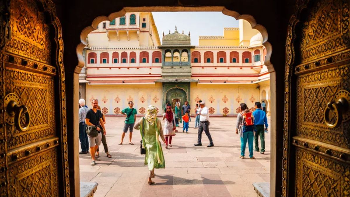 Jaipur is the most popular destination for spending holidays, Gorakhpur, Varanasi won in this matter.