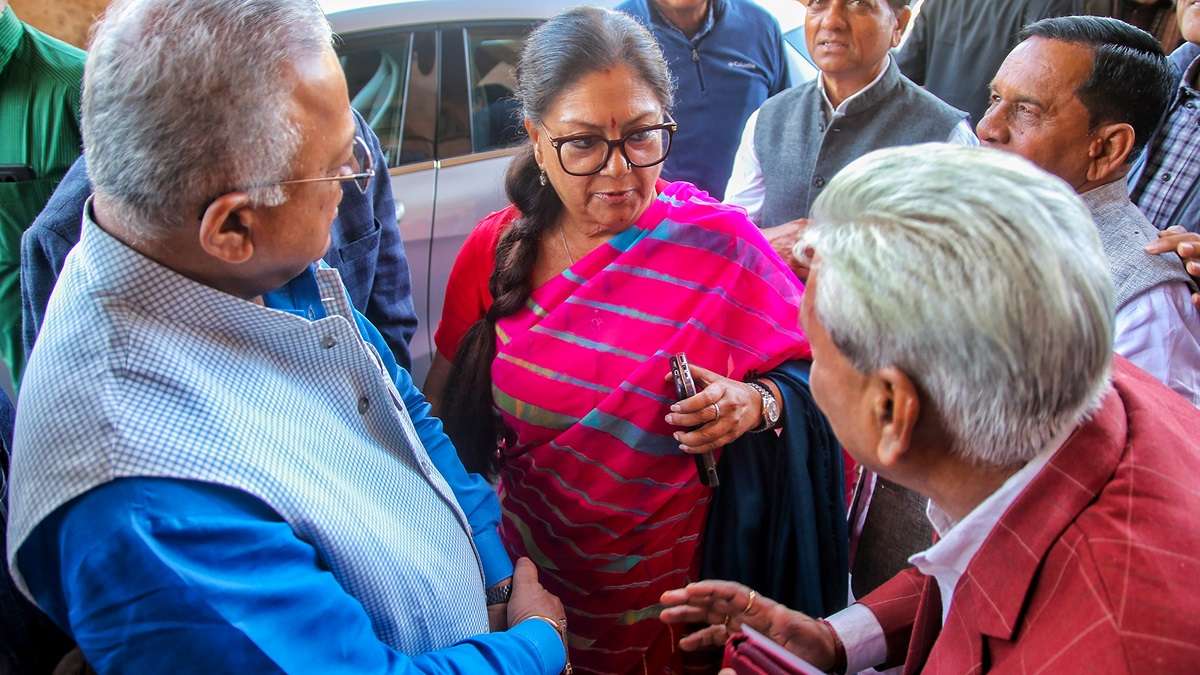 rajasthan election result 2023 who will become cm vasundhara has a tremendous gameplan । राजस्थान काउंटिंग से पहले वसुंधरा राजे एक्टिव… बागियों से कर रही बात rajasthan election result 2023 who will become cm vasundhara has a tremendous gameplan । राजस्थान काउंटिंग से पहले वसुंधरा राजे एक्टिव… बागियों से कर रही बात