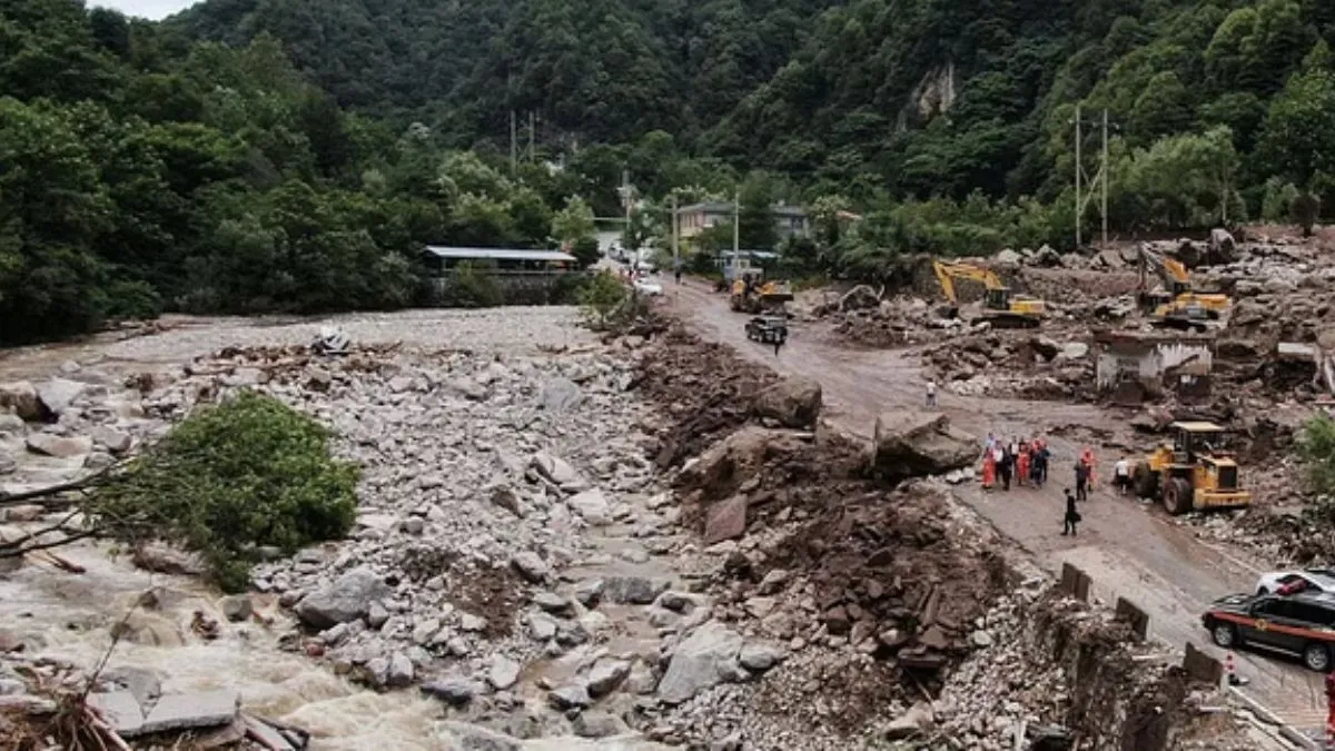 चीन में लैंडस्लाइड।- India TV Hindi