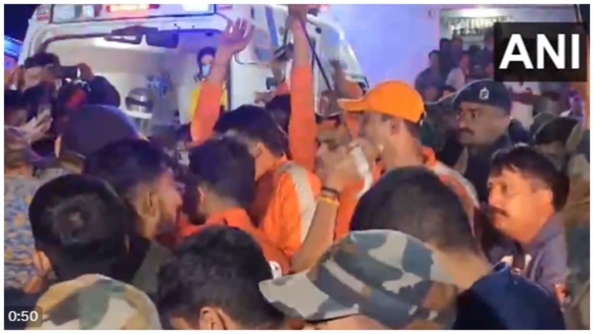 Two and a half year old innocent girl falls into borewell in Dwarka