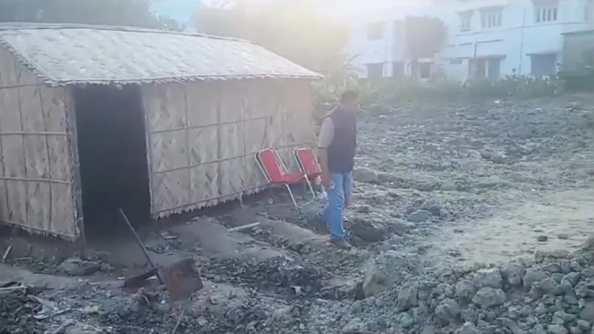 बिहार में पूरा का पूरा तालाब हुआ 'चोरी', जानिए पुलिस ने क्या कहा भूमाफिया ने तालाब चोरी कर लगा दी झोपड़ी- India TV Hindi