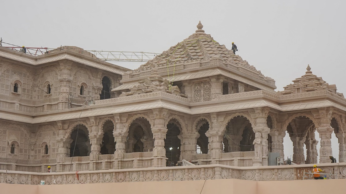 एक तरफ आगरा से अयोध्या की पैदल यात्रा पर निकले हिंदू-मुस्लिम दोस्त, दूसरी तरफ ओवैसी लगातार कर रहे बयानबाजी