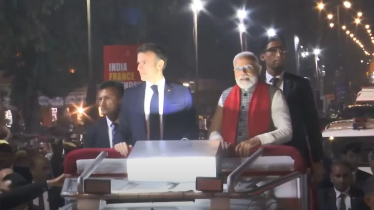 जयपुर में मिले प्रधानमंत्री नरेंद्र मोदी और फ़्रांस के राष्ट्रपति इमैनुएल मैक्रॉन, पीएम ने राम मंदिर की प्रतिकृति उपहार में दी जयपुर में पीएम मोदी और फ़्रांस के राष्ट्रपति का रोडशो शुरू- India TV Hindi