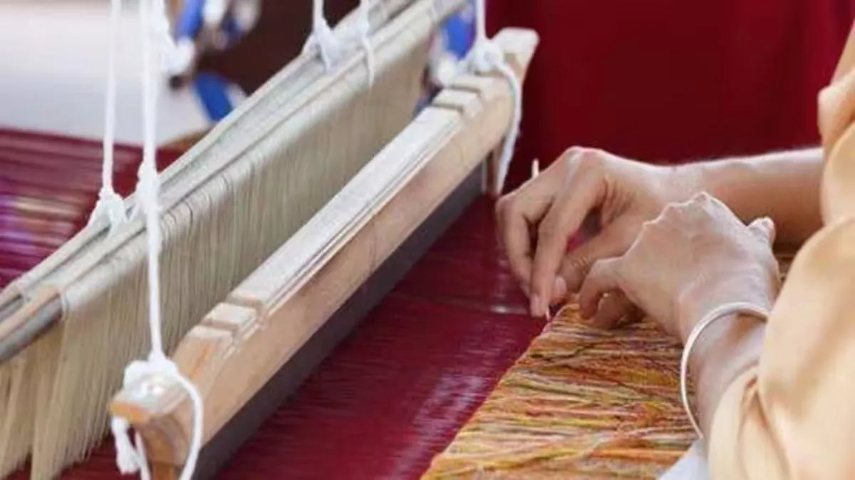 पश्चिम बंगाल की हथकरघा साड़ियों ने किया कमाल, 3 किस्मों को मिला GI टैग; जानें क्या हैं विशेषताएं? हथकरघा साड़ियों की 3 किस्मों को मिला GI टैग।- India TV Hindi