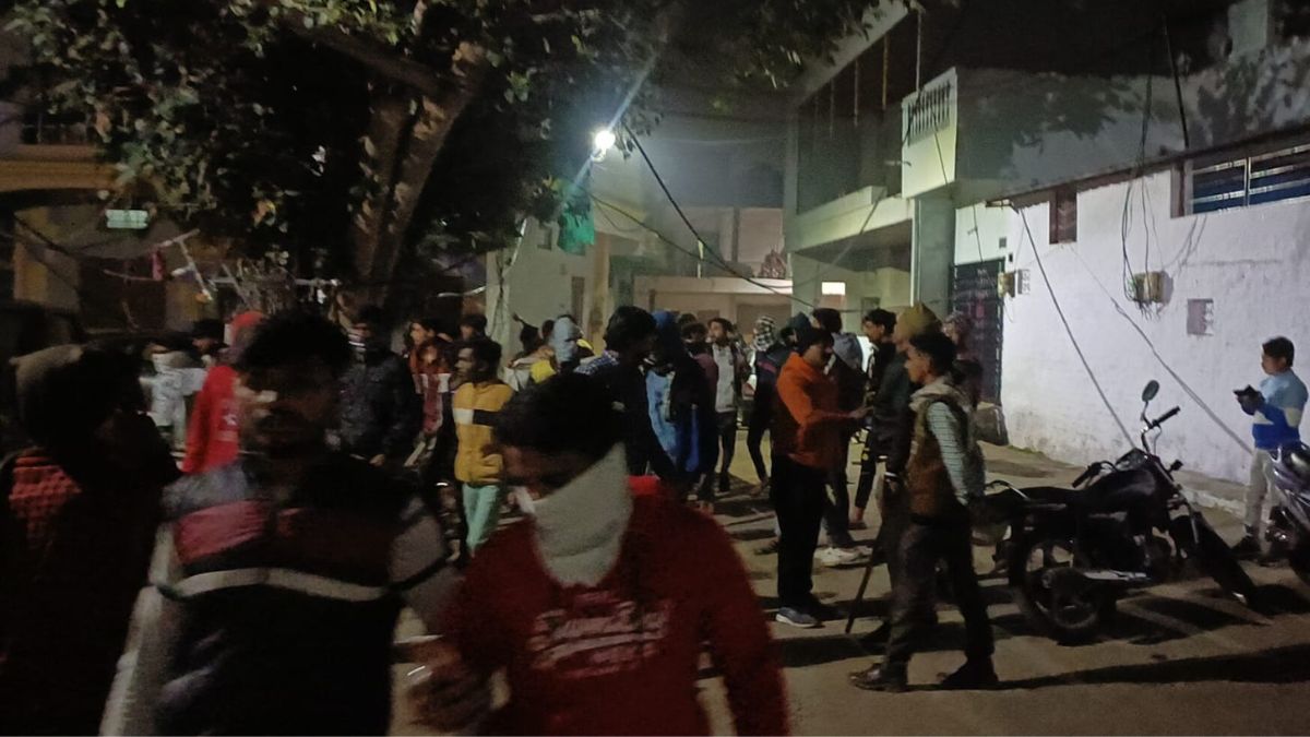 शाजापुर में अक्षत कलश यात्रा पर पथराव, RSS कार्यालय पर जुटी हिंदू संगठनों की भीड़; भारी बवाल
