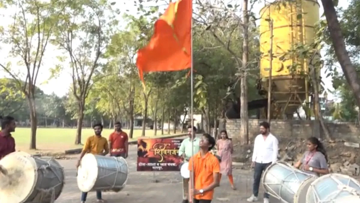 अयोध्या में अपनी कला दिखाएगी नागपुर की ये टीम, चंपत राय ने दिया विशेष निमंत्रण; जानें क्या है खास पहले भी अयोध्या में अपनी कला का प्रदर्शन कर चुकी है टीम।- India TV Hindi