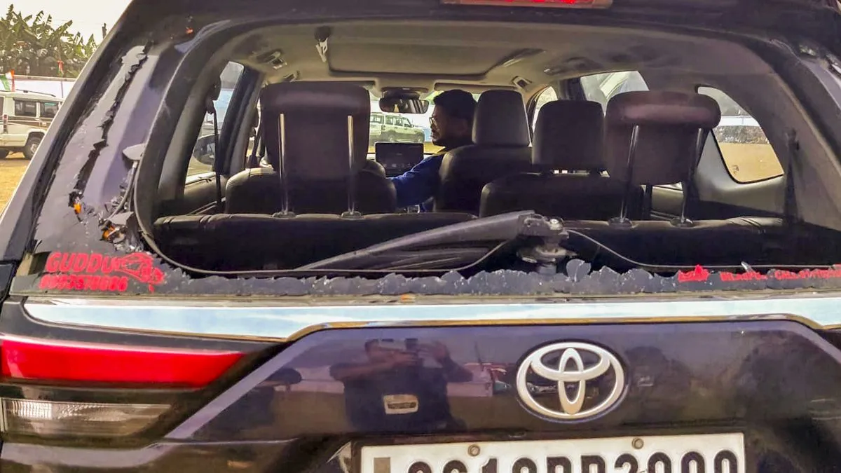 राहुल की कार का शीशा टूटा: अधीर ने पथराव का आरोप लगाया, कांग्रेस ने बताई ये वजह राहुल गांधी की कार का शीशा टूटा- India TV Hindi