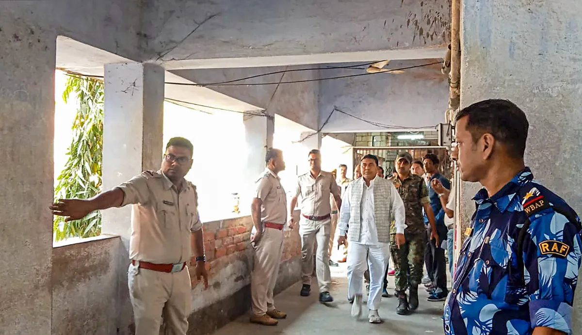 शेख शाहजहां कैसे आया ईडी की रडार पर? बंगाल राशन घोटाले में ऐसे फंसते चले गए टीएमसी के कई नेता टीएमसी नेता शेख शाहजहां - India TV Hindi