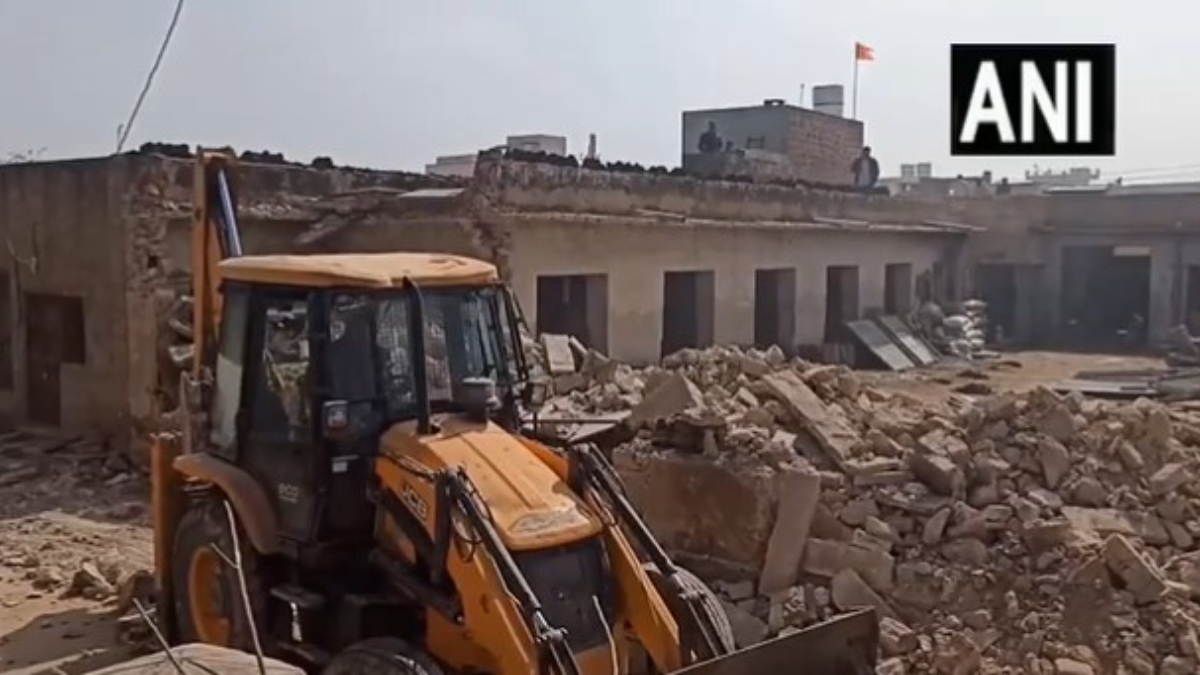 नाबालिग बच्चे की हत्या कर गड्ढे में छिपाया, 14 दिन बाद मिली लाश, आरोपी के घर पर चला बुल्डोजर
