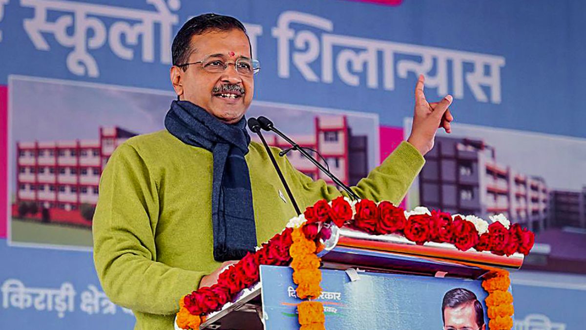 विधानसभा चुनाव से पहले केजरीवाल का बड़ा ऐलान, दिल्ली की अनधिकृत कॉलोनियों की सभी सड़कें करेंगे पक्की