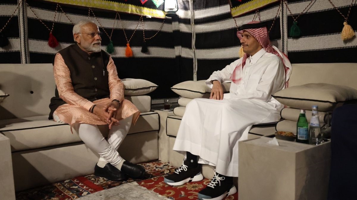 UAE के बाद कतर पहुंचे पीएम मोदी, राजधानी दोहा में अमीर शेख तमीम बिन हमद अल थानी से हुई अहम चर्चा