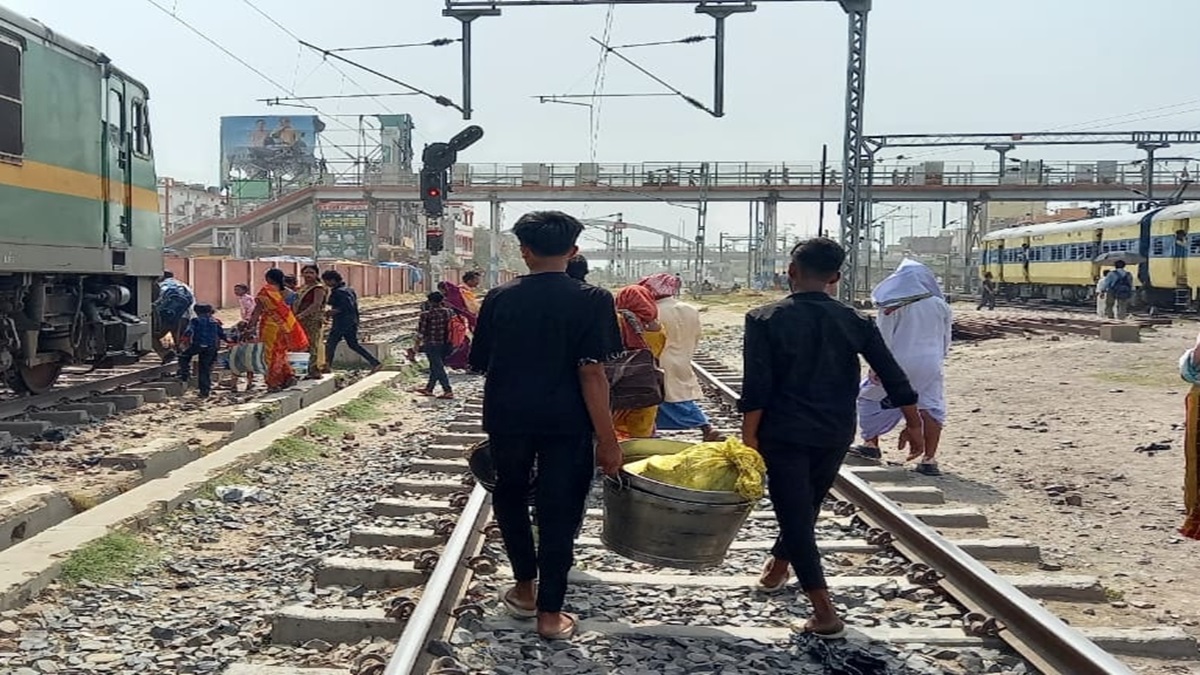 हरदोई में ट्रेन की चपेट में आने से दो महिलाओं की मौत
