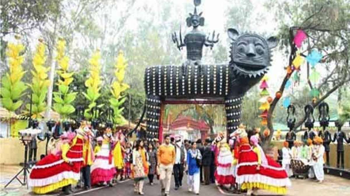 फरीदाबाद में सूरजकुंड मेला आज से शुरू, टिकट-टाइमिंग के बारे जानें, इन्हें मिलेगा 50% डिस्काउंट फरीदाबाद में सूरजकुंड मेला आज से शुरू, टिकट-टाइमिंग के बारे जानें, इन्हें मिलेगा 50% डिस्काउंट