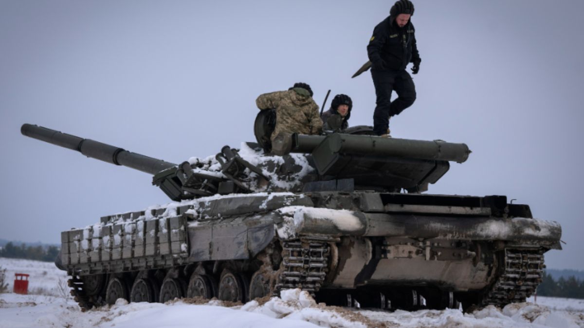 European Union gave 50 billion euros package to Zelenki army Ukraine War/यूक्रेन की सर्दियों में बर्फबारी के बीच यूरोपीय संघ ने की पैसों की बारिश, जेलेंस्की की सेना को दिया बड़ा पैकेज