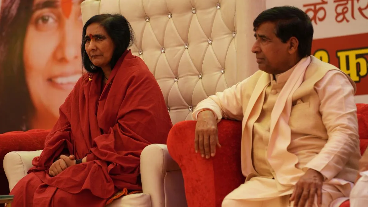 गीता देवी धार्मिक और शैक्षिक सोसायटी में देवी-देवताओं की प्राण प्रतिष्ठा का भव्य अनुष्ठान, साध्वी ऋतंभरा भी रहीं मौजूद Pran Pratistha Karyakram- India TV Hindi