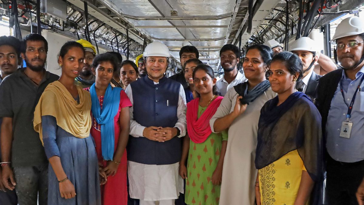 Vande Bharat Sleeper: जल्द पटरियों पर दिखेगी स्लीपर वंदे भारत, तेजी से हो रहा काम, रेल मंत्री ने पोस्ट किया वीडियो । Vande Bharat sleeper on track with in five to six moths