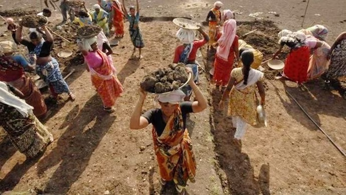 MGNREGA wages: मनरेगा में मजदूरी अब ज्यादा मिलेगी, नोटिफिकेशन जारी, यहां जानें किस राज्य में कितनी मिलेगी MGNREGA wages: मनरेगा में मजदूरी अब ज्यादा मिलेगी, नोटिफिकेशन जारी, यहां जानें किस राज्य में कितनी मिलेगी