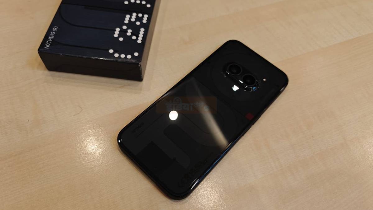 Nothing Phone (2a) Review: दमदार फीचर्स वाला ट्रांसपैरेंट फोन, Vloggers को आएगा पसंद