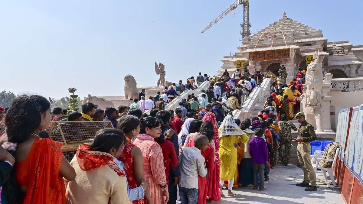 राम मंदिर का मुख्य शिखर 300 दिन में होगा तैयार, सोने की परत चढ़ाई जाएगी; 1500 मजदूर कर रहे काम