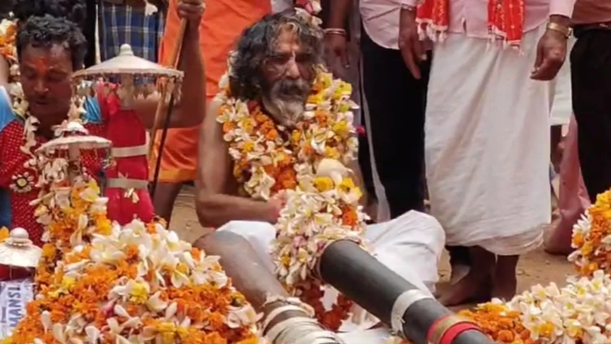 भाजपा का ऐसा प्रत्याशी जिसके शरीर में है 'देवी का वास', खुद बताई ये वजह; देखें Video भाजपा प्रत्याशी भोजराज नाग के शरीर में है 'देवी का वास'।- India TV Hindi