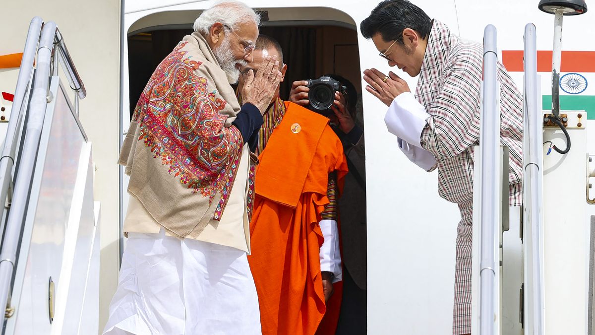 PM Modi leaves for home after 2 day visit to Bhutan major agreements signed two countries/भूटान की 2 दिवसीय यात्रा के बाद स्वदेश रवाना हुए पीएम मोदी, जानें दोनों देशों में हुए कौन-कौन से बड़े समझौते