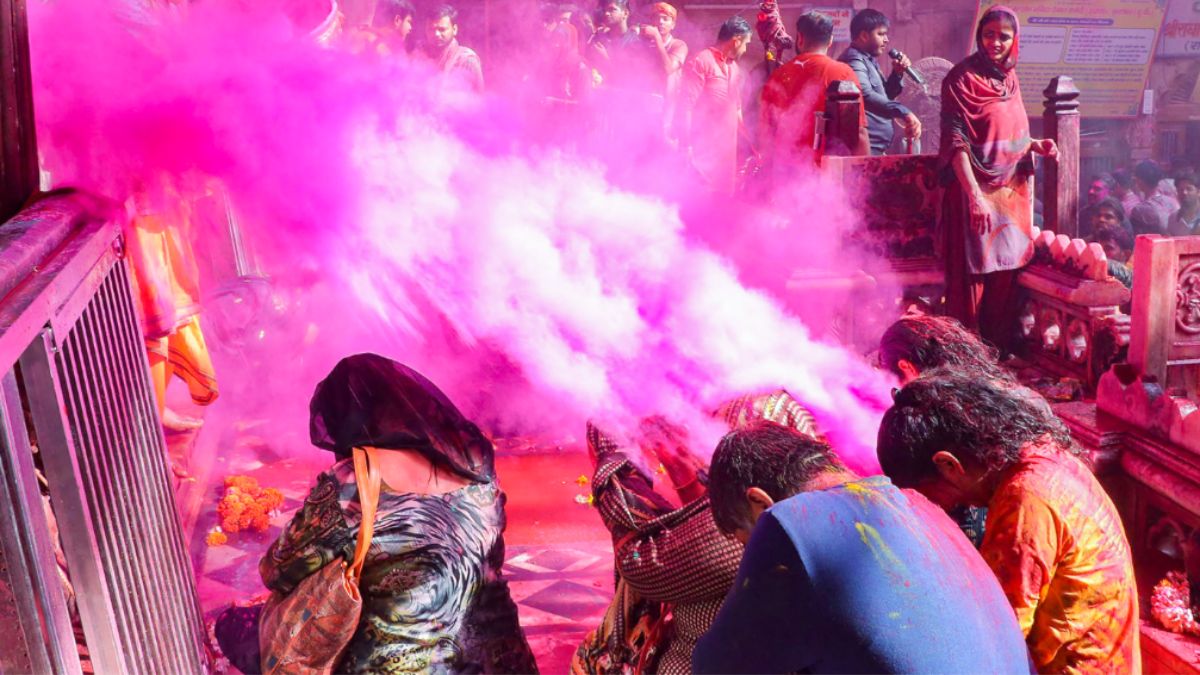 Holi Festival synthetic Abir Gulal and chemical colors can damage your eyes/होली के दौरान आंखों में सिंथेटिक अबीर-गुलाल और रासायनिक रंग जाने पर एक गलती छीन सकती है रोशनी, सबसे पहले करें ये काम