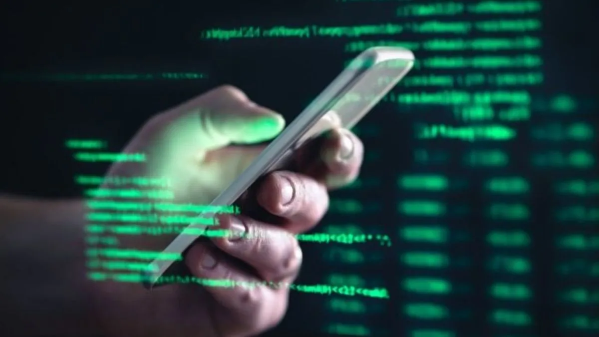 Explainer: iPhone में पेगासस जैसे अटैक का खतरा, 92 देशों के लिए जारी हुआ अलर्ट, जानें इसके नुकसान और बचाव के तरीके iphone spyware india alert, Apple, Apple Mobiles, Apple threat notifications, Mercenary Spyware- India TV Hindi