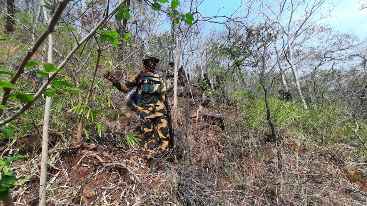 छत्तीसगढ़ में सुरक्षा बलों ने कैसे दिया नक्सलियों के खिलाफ सबसे बड़े ऑपरेशन को अंजाम, जानें