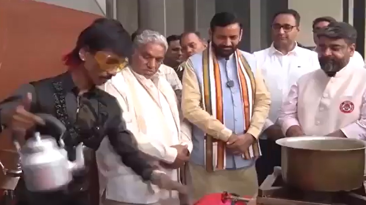 नागपुर के फेमस डॉली चाय वाले ने हरियाणा के CM सैनी को पिलाई चाय, सामने आया VIDEO