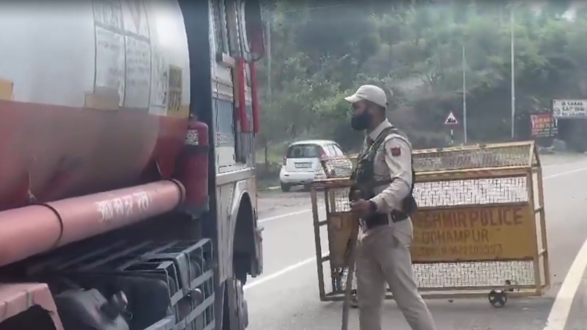 उधमपुर में आतंकियों के साथ पुलिस की मुठभेड़, गोलीबारी में ग्राम रक्षा गार्ड घायल